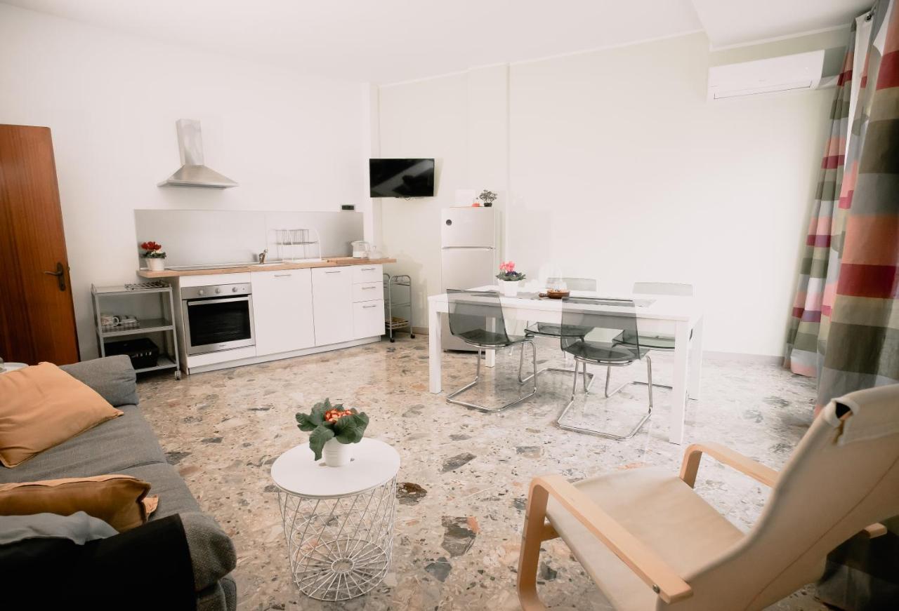 La Casa Di Adua Bed and Breakfast Porto SantʼElpidio Εξωτερικό φωτογραφία